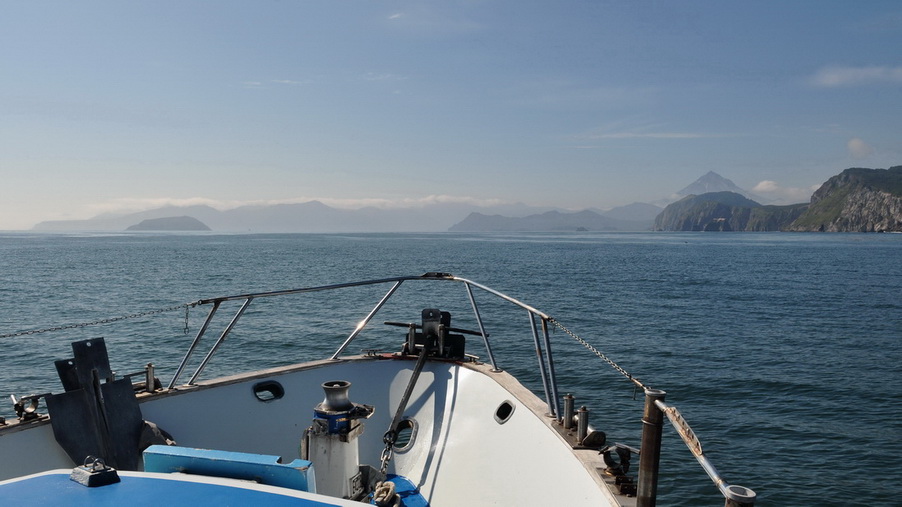 Boat tour to the Avacha bay and Starichkov island