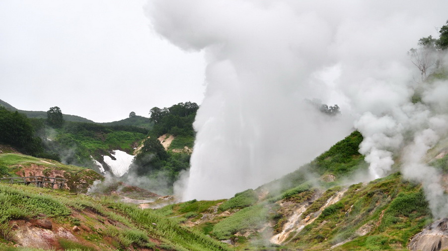 Three-day excursion to the Valley of Geysers and Uzon Caldera